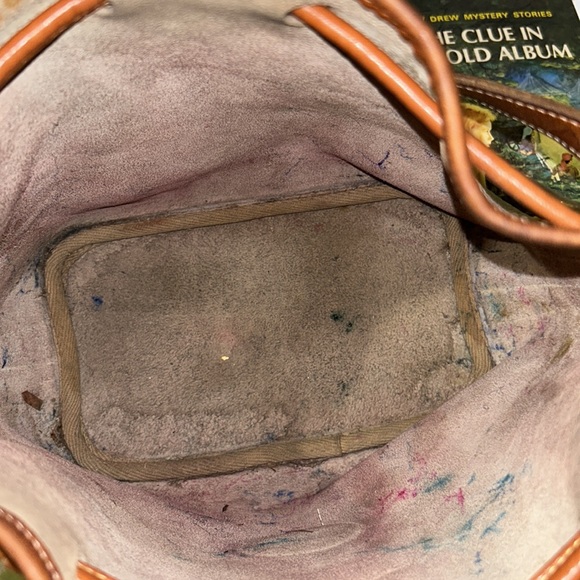 Vintage Dooney & Bourke 1980s Ivory Pebbled Leather Drawstring Bucket Bag - Picture 11 of 16